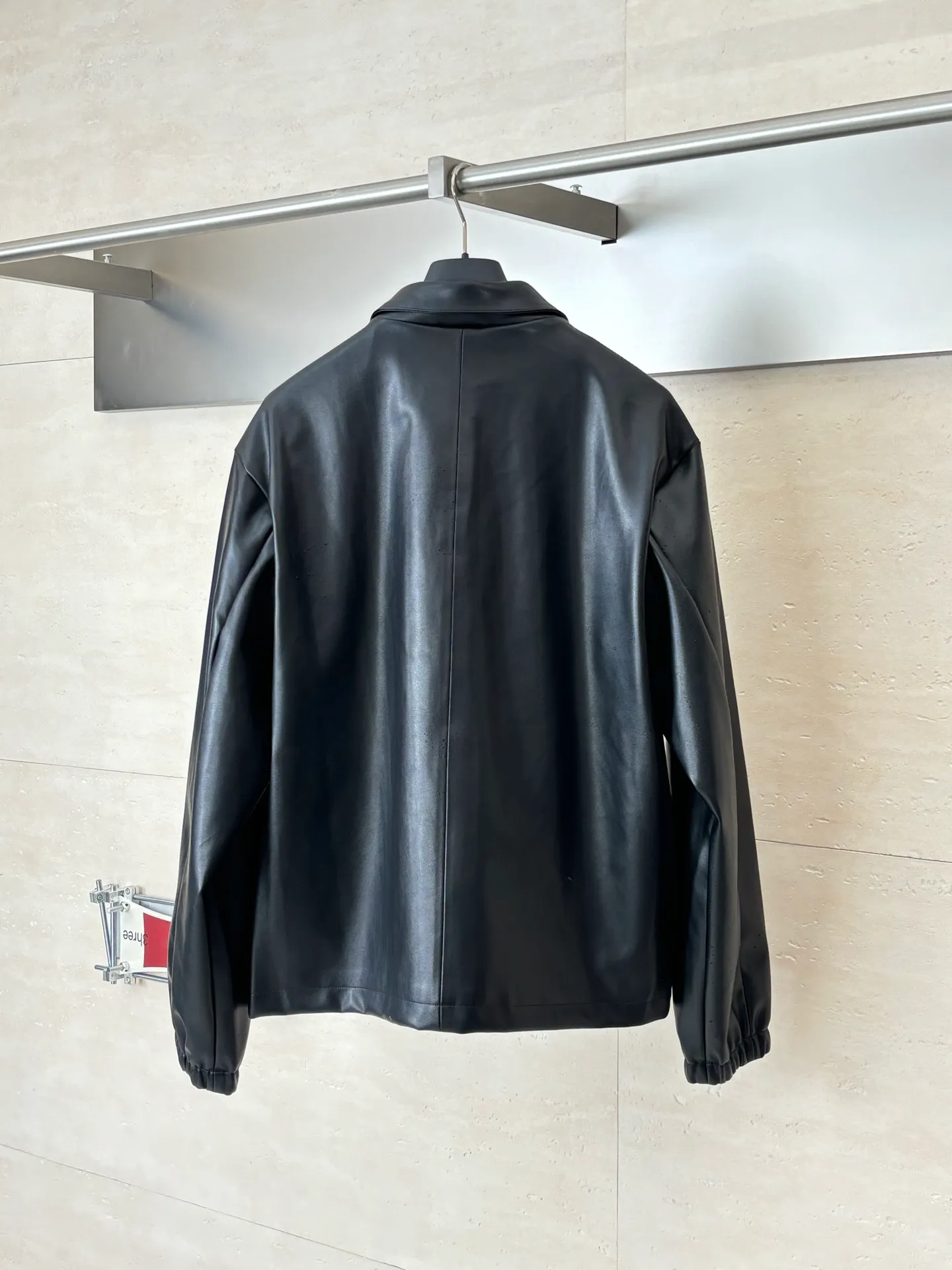 P580 Chrome Heart*/Chrome Heart Hardware Cross Leather Snap Button Jacket Originally purchased for 84,300, the fabric is made of black pebbled two-layer cowhide, customized silk jacquard logo lining, embroidery is processed by TAJIMA machine, patch embroidery technology, imported template machine shape on the back, customized genuine leather trademark, customized genuine leather size, customized 5.8cm metal logo mark, customized 18mm four-button buckle, customized 18mm two-button button, a full set of three-label accessories, exclusively produced.  Size：S/M/L/XL